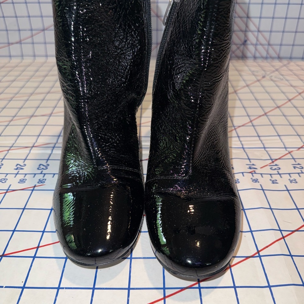 Chic Black Heeled Boots for Stylish Outings